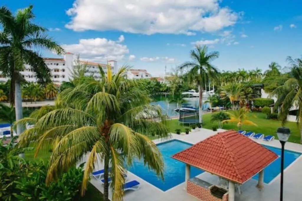 Mexican Lagoon Front Villa By Casa Paraiso Cancún México